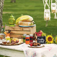 5 креативных рецептов для пикников   Атрибуты: гамбургеры, хот-доги, пикники, символика в красном, синем и белом цветах